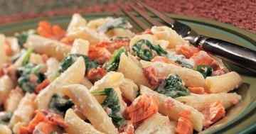 Pâtes Crémeuses au Saumon et Épinards