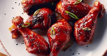 PILONS DE POULET À LA SAUCE BARBECUE HOISIN