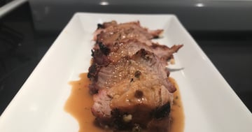 Porc Servi avec une Sauce aux 3 Poivres