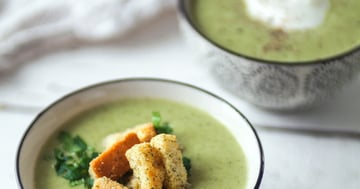 POTAGE DE BROCOLI, CUMIN ET YOGOURT