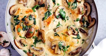 Poulet aux Champignons dans une Sauce Crémeuse à L'ail et au parmesan