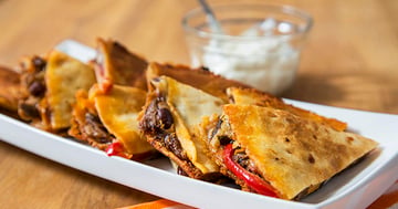 Quesadillas au Porc Effiloché et Haricots Noirs