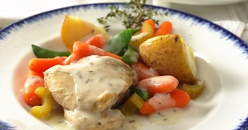 Ragoût Crémeux de Poulet aux Herbes Cuit à la Mijoteuse