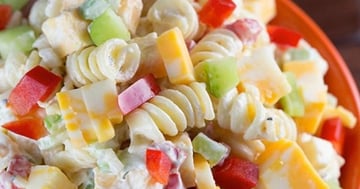 Salade de Pâtes Crémeuse au Fromage Cheddar