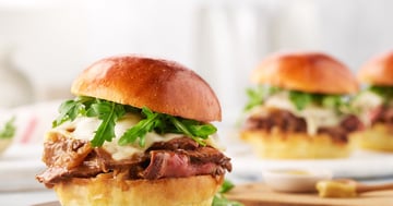 Sandwichs au Bifteck en Sauce