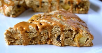 Scones Pomme-Raisin Glacés à L’érable