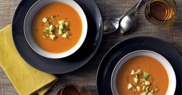 Soupe à la Citrouille Garnie de Pommes et de Noix