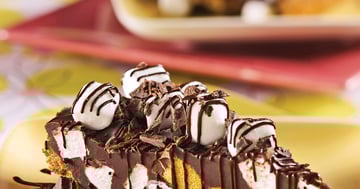 Tarte au Chocolat Truffée de Tire-éponge et Mini-guimauves