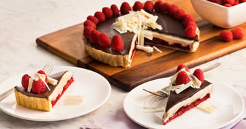 Tarte aux Framboises et aux Chocolats Blanc et Noir