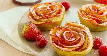 Tartelettes aux Pétales de Pommes et Confiture de Fraises-Framboises
