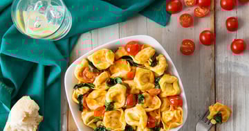Tortellini au Fromage et aux Épinards dans une Sauce Rosée