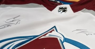Concours Fromagerie Victoria (Beauport)- Gagnez Un chandail AUTOGRAPHIÉ de Colorado Avalanche (saison 2023-2024)!