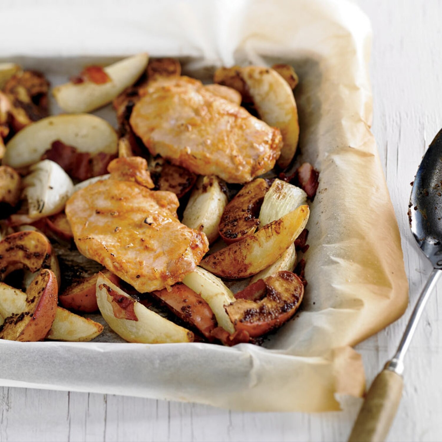 Côtelettes de Porc au Four et Légumes Rôtis