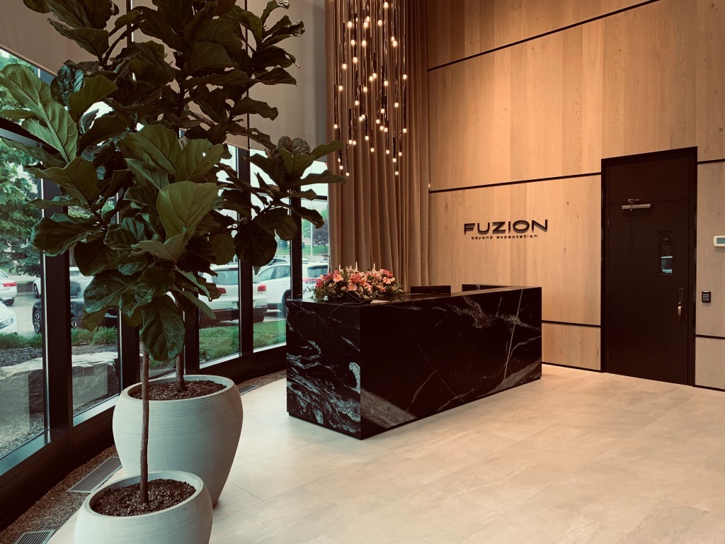 Hall d'entrée moderne de Fuzion Flooring