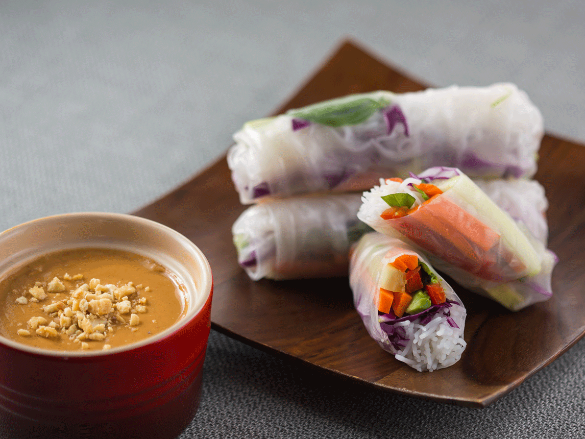 Rouleaux de Printemps et Sauce à la Noix de Coco et aux Arachides