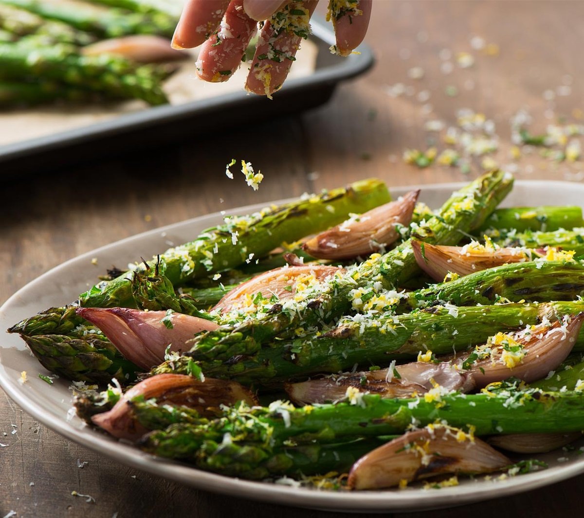 ASPERGES RÔTIES AU PARMESAN