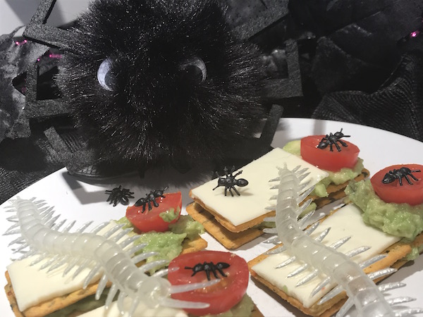 Biscottes à la Guacamole, Fromage et Araignées Pour L'halloween 5