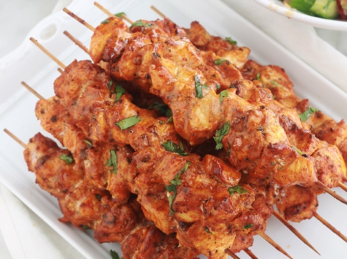 Brochettes de Poulet au Paprika et aux Fines Herbes, au Four