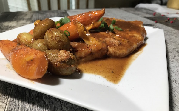 Côtelette de Porc Sauce Tomate et Légumes 1
