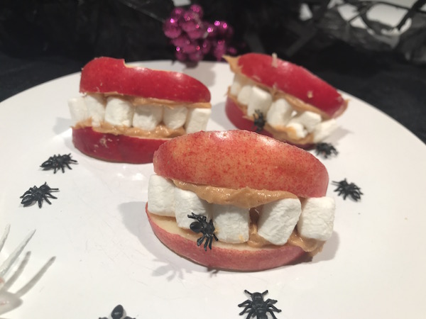 Collation Pomme, Guimauves et Beurre d'arachide pour L'halloween 4