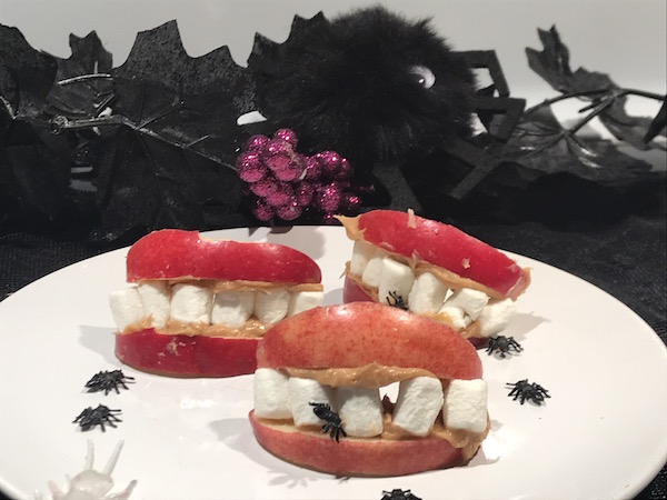 Collation Pomme, Guimauves et Beurre d'arachide pour L'halloween 6