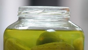 comment-reutiliser-jus-cornichons