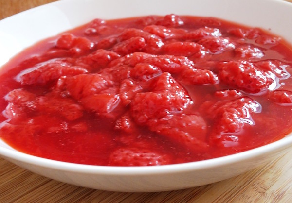 Creme glacee de bananes avec coulis de fraises du quebec 2 Creme glacee de bananes avec coulis de fraises du quebec 2