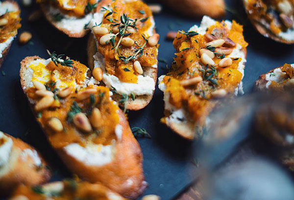 CROÛTONS À LA PURÉE DE COURGE 