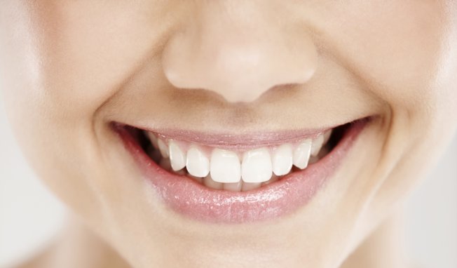 Dents Blanches : 4 Astuces de Grands-Mères