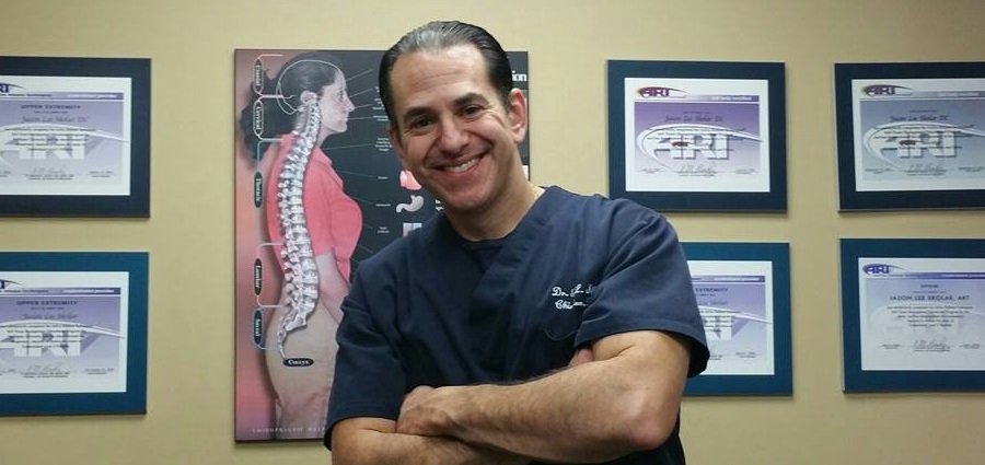 Dr. Jason L. Skolar, Chiropraticien en Ligne