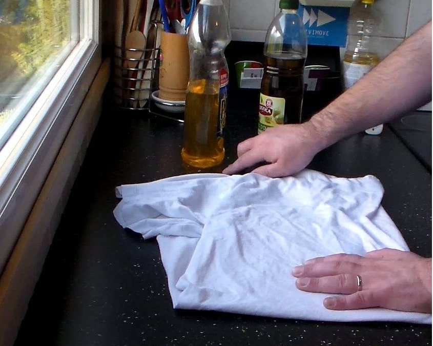 Enlever une Tache Grasse sur du Tissu