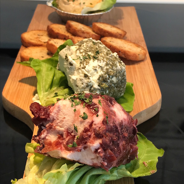 Entrée de Fromage de Chèvre et de Humus 4