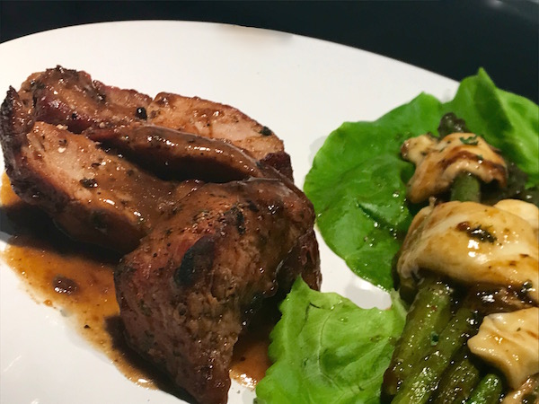 Filet de Porc Servi avec Asperges Fromagés 3