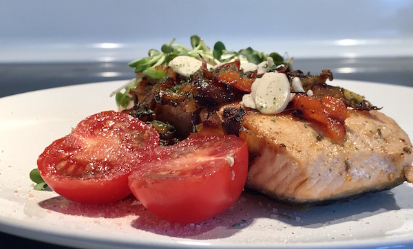 Filet de Saumon au Poivrons et Oignons Caramélisés 2