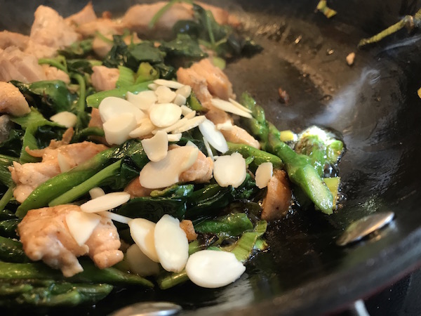 Filet de Saumon sur Lit de Légumes Verts 2