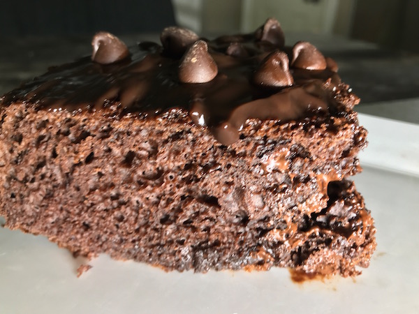 Gâteau au Chocolat avec Coulis et Brisures de Chocolat 5