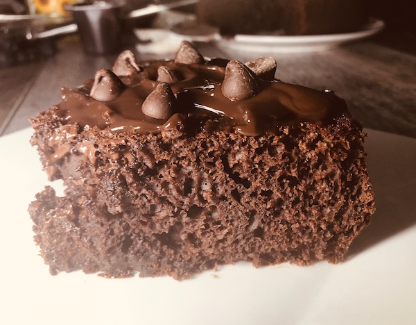 Gâteau au Chocolat avec Coulis et Brisures de Chocolat 8