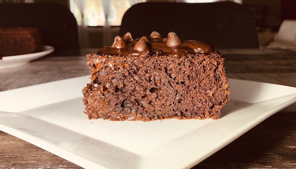 Gâteau au Chocolat avec Coulis et Brisures de Chocolat 11