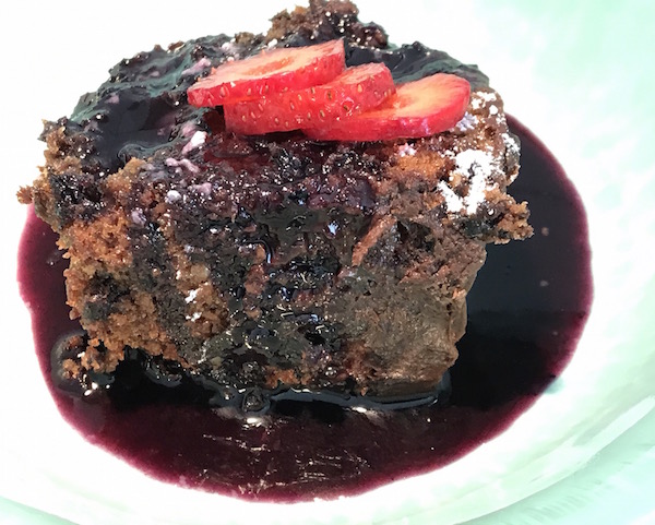 Gâteau au Chocolat et Salade de Fruits et Coulis de Bleuets 3