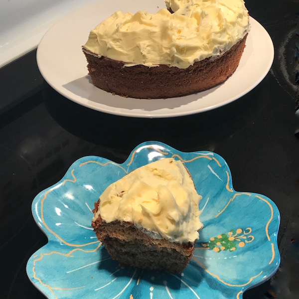 Gâteau aux Carottes Fait Maison et Glaçage au Beurre 2