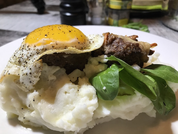 Oeuf Miroir sur Boeuf au Fromage et Pomme de Terre 3