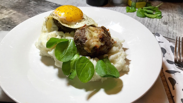 Oeuf Miroir sur Boeuf au Fromage et Pomme de Terre