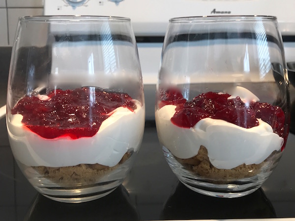 Parfait aux Canneberges et Crème Fouettée 4