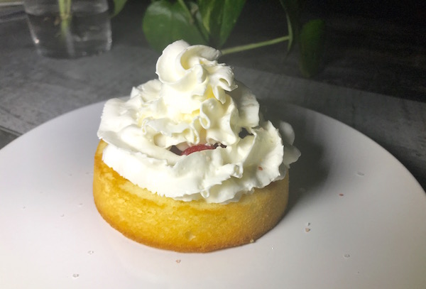 Petit Gâteau des Anges avec Framboises et Crème Fouettée 11