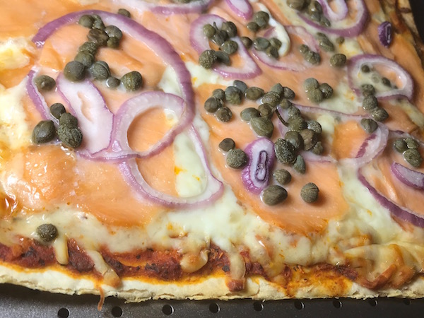Pizza Croute Mince au Saumon Fumé 1