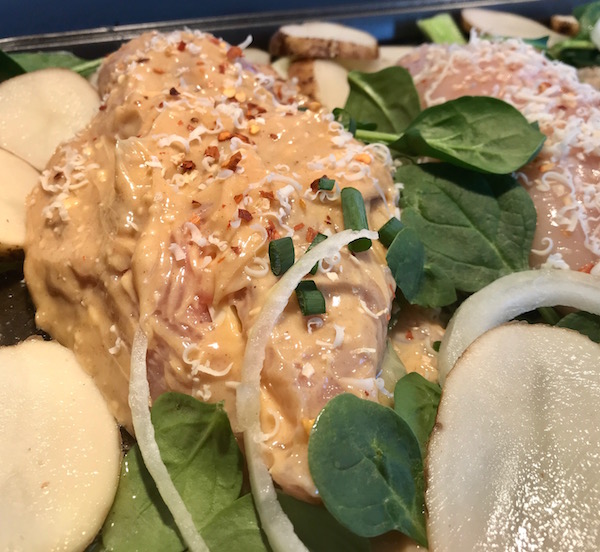Poulet Farci aux Épinards, Fromage sur Fèves Germées aux Légumes 