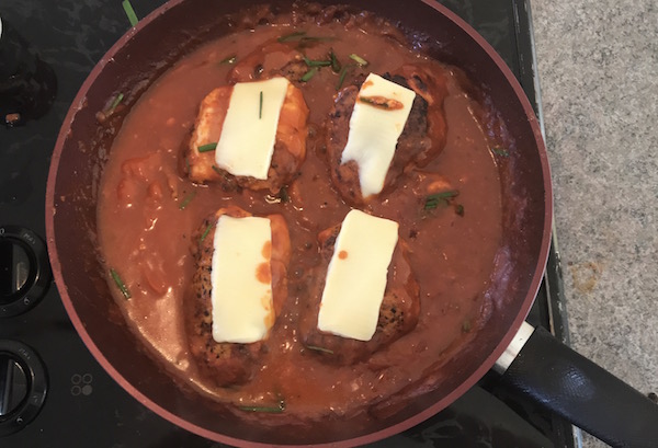 Poulet Farci de Fromage Enrobé de Pâte Tomate 5