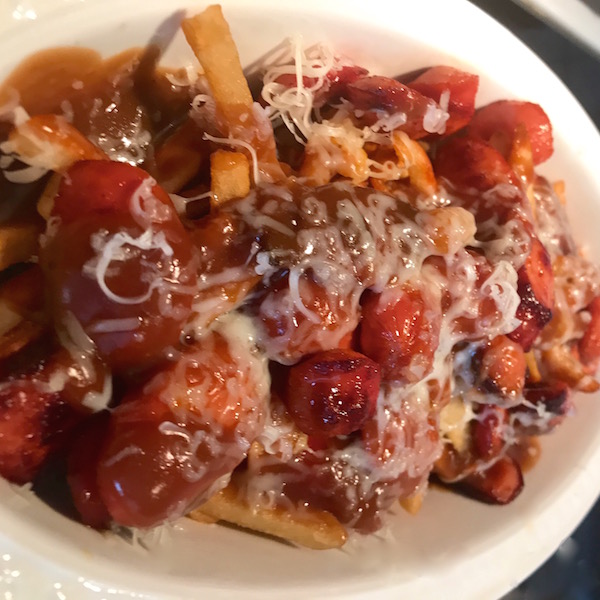Poutine Saucisse Sauce Sriracha 2