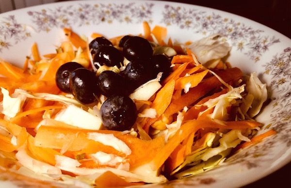 Salade de Chou Crémeuse aux Pommes et Bleuets 1