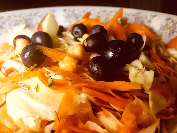 Salade de Chou Crémeuse aux Pommes et Bleuets 8